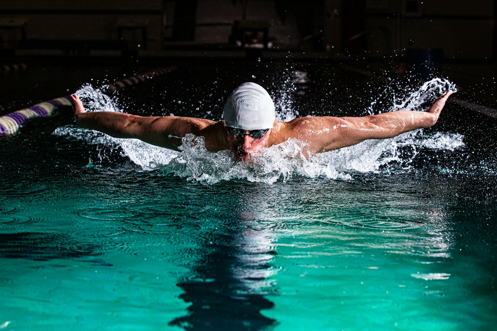 Swimming Safety Essentials: Swim Cap With Goggles Combination Boosts Confidence in Pool Perfection